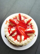 Load image into Gallery viewer, Vanilla Strawberry Cake